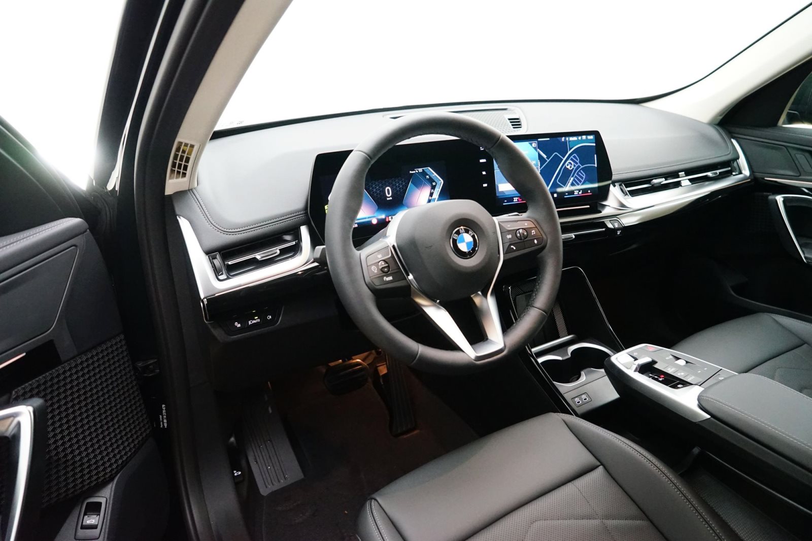 Fahrzeugabbildung BMW X1 sDrive20d [xLine, AHK, RFK, 18 LMR, SHZ]