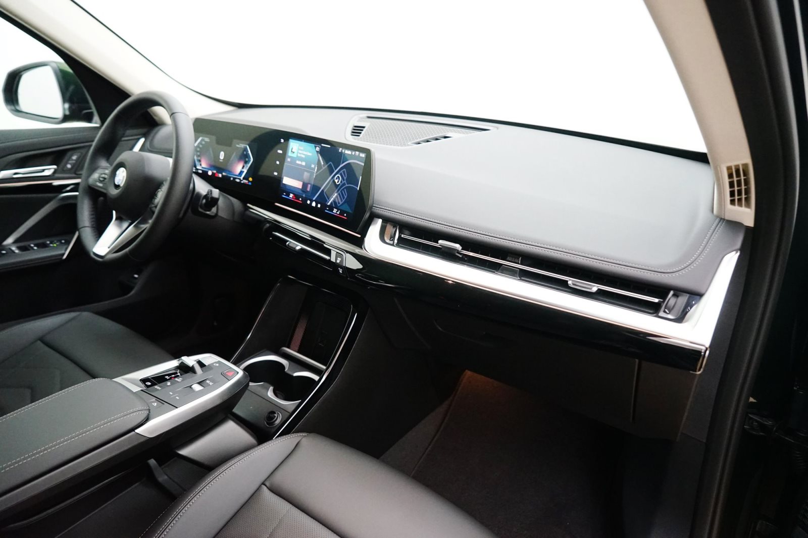 Fahrzeugabbildung BMW X1 sDrive20d [xLine, AHK, RFK, 18 LMR, SHZ]