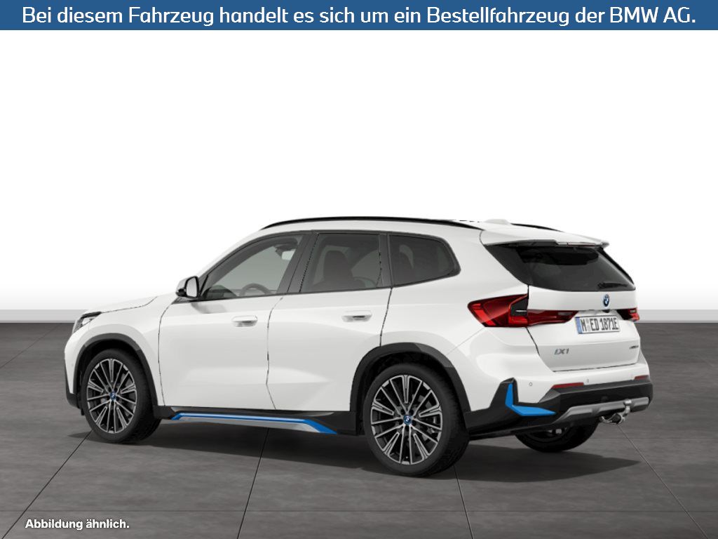 Fahrzeugabbildung BMW iX1 xDrive30