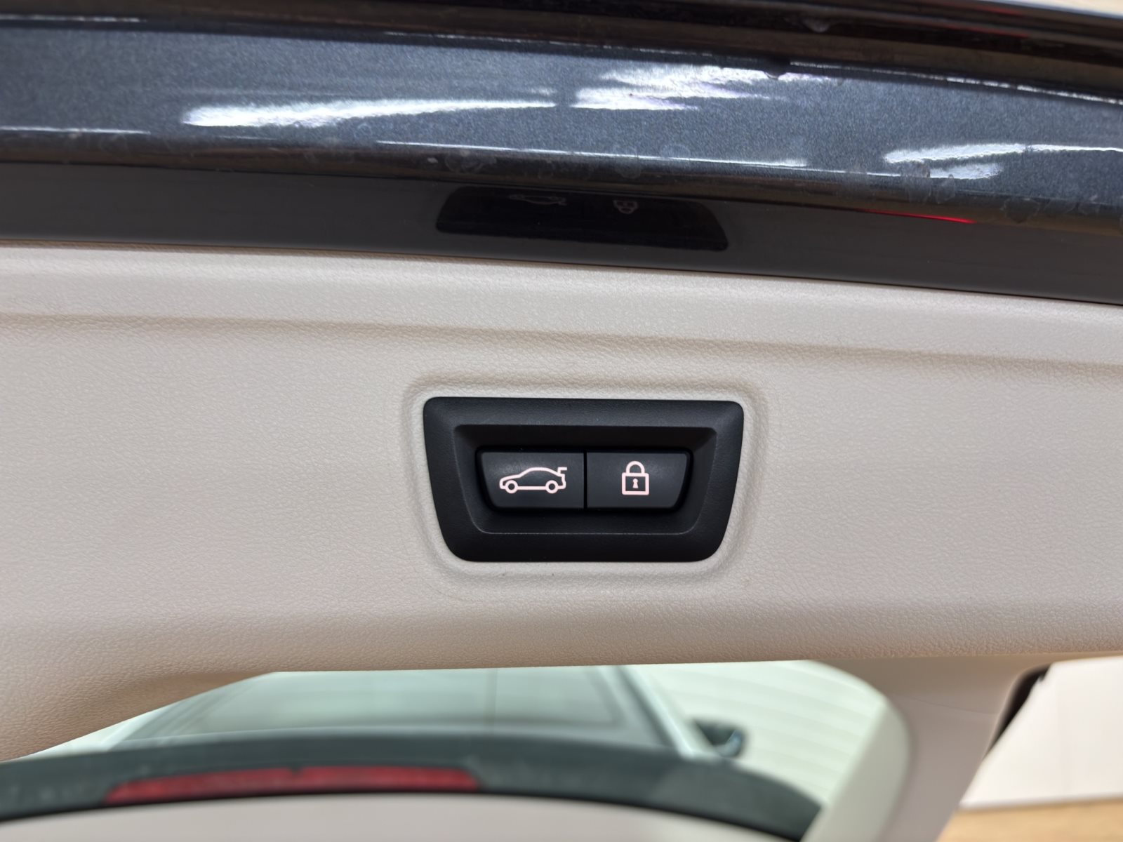 Fahrzeugabbildung BMW 330i xDrive Touring [Luxury Line, Pano, AHK]