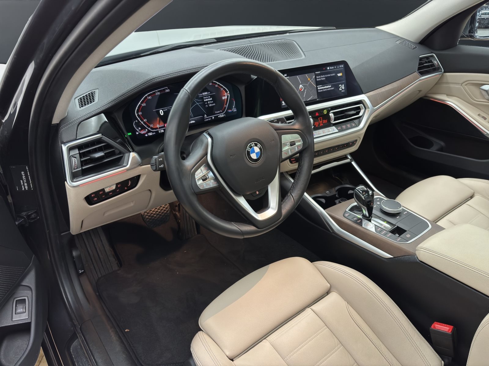 Fahrzeugabbildung BMW 330i xDrive Touring [Luxury Line, Pano, AHK]