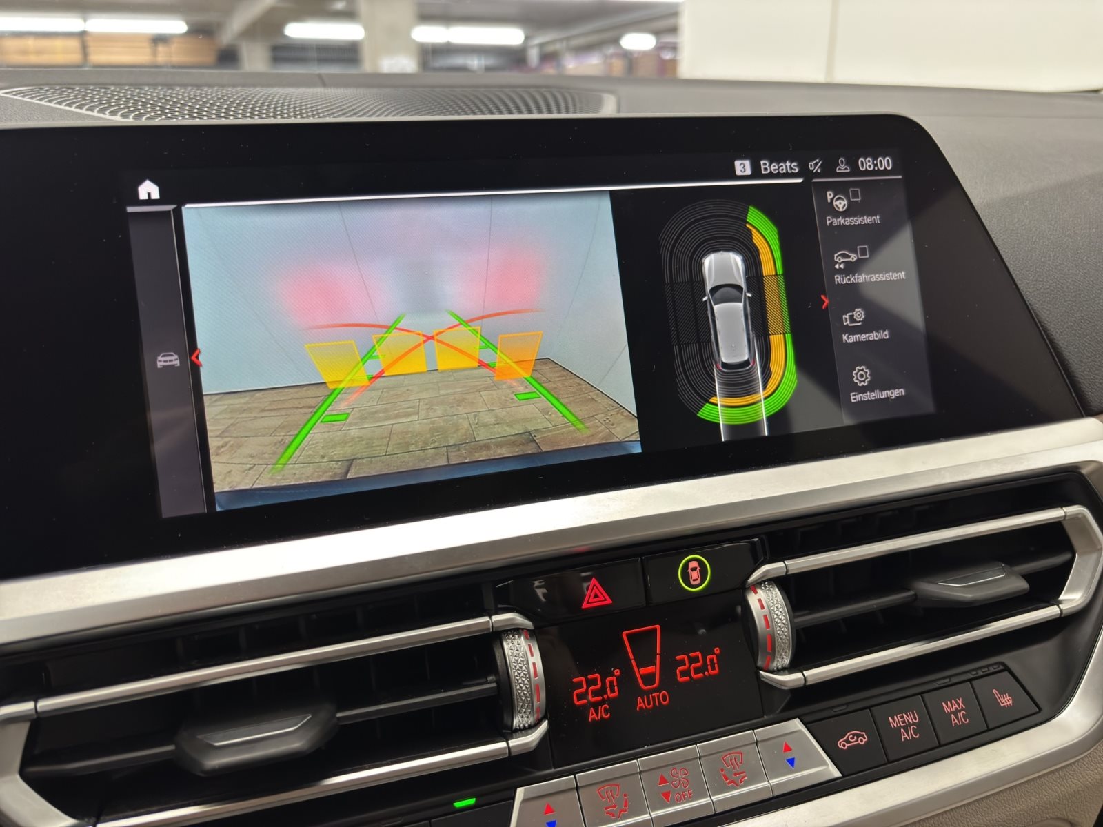 Fahrzeugabbildung BMW 330i xDrive Touring [Luxury Line, Pano, AHK]