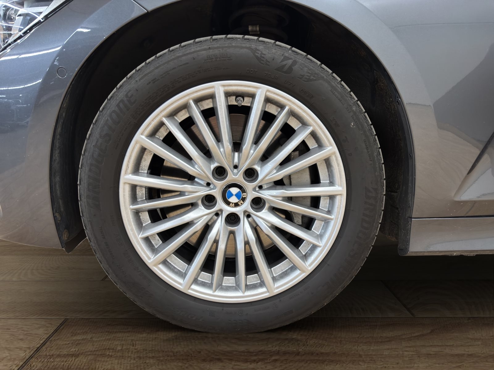 Fahrzeugabbildung BMW 330i xDrive Touring [Luxury Line, Pano, AHK]