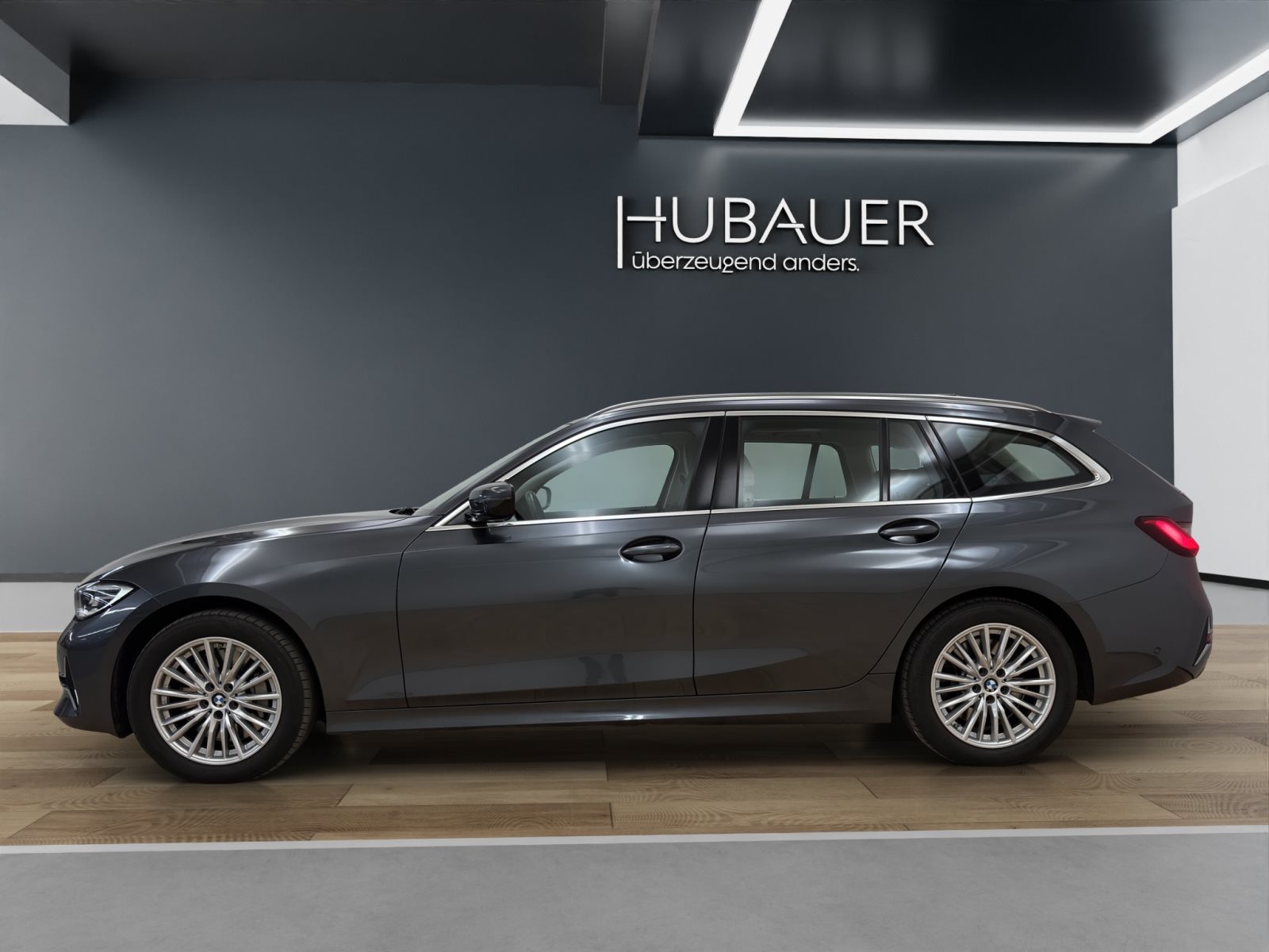 Fahrzeugabbildung BMW 330i xDrive Touring [Luxury Line, Pano, AHK]