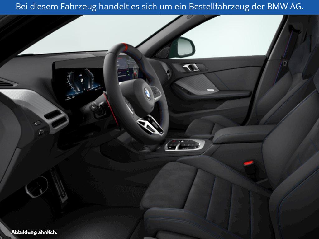 Fahrzeugabbildung BMW M135 xDrive
