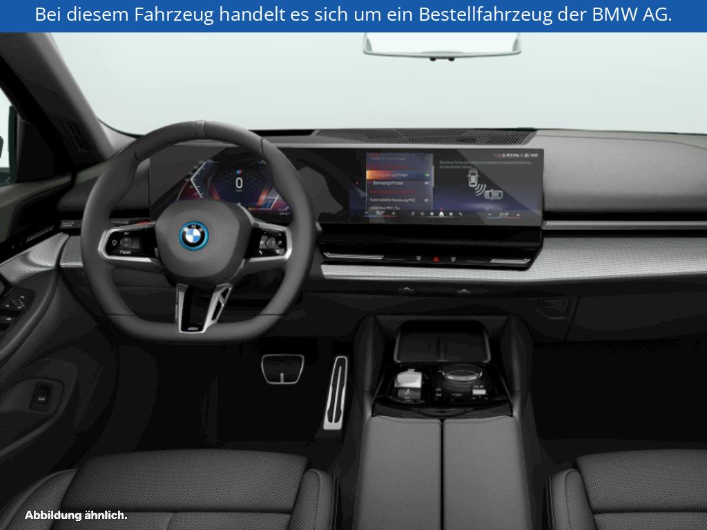 Fahrzeugabbildung BMW i5 xDrive40 Limousine