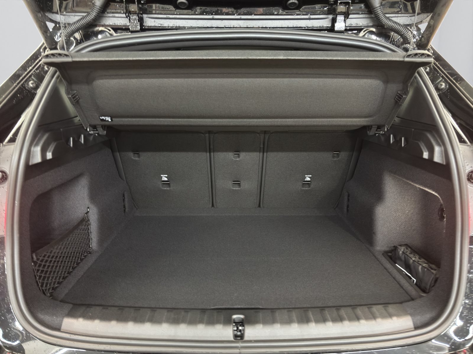 Fahrzeugabbildung BMW X1 sDrive20i [M Sport, HUD, AHK, ACC, RFK, 19 LMR]