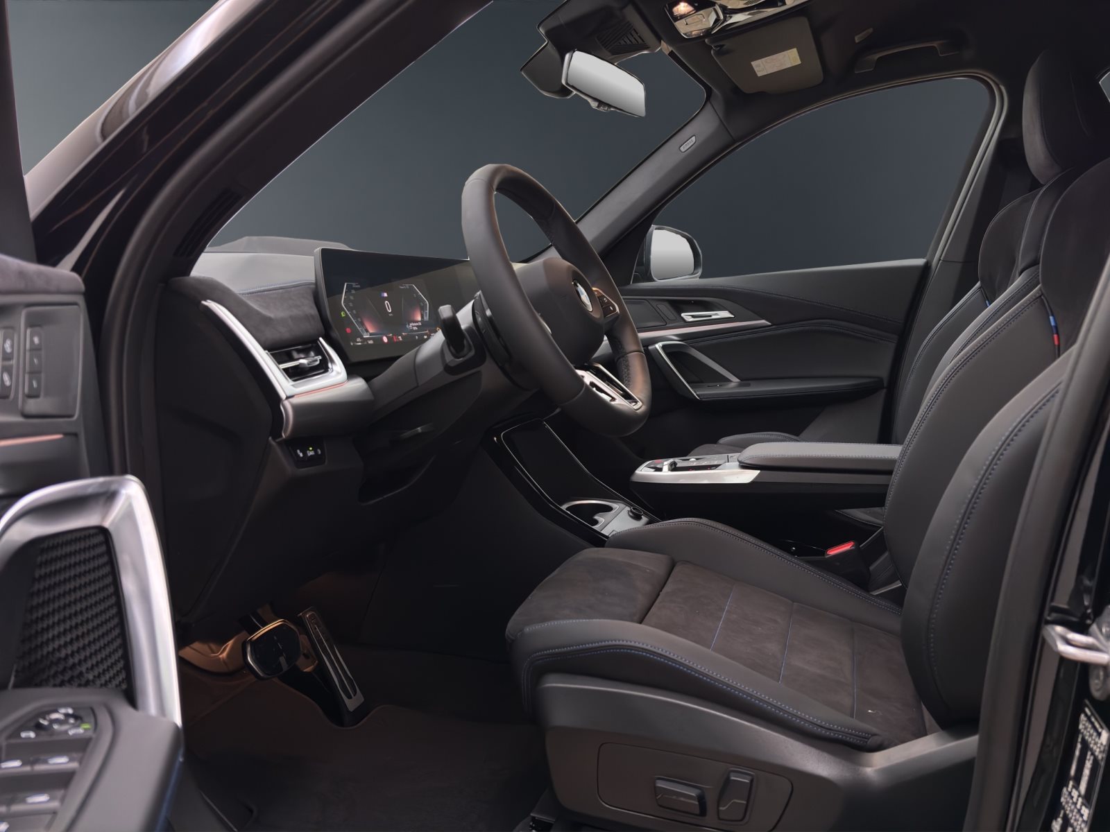 Fahrzeugabbildung BMW X1 sDrive20i [M Sport, HUD, AHK, ACC, RFK, 19 LMR]