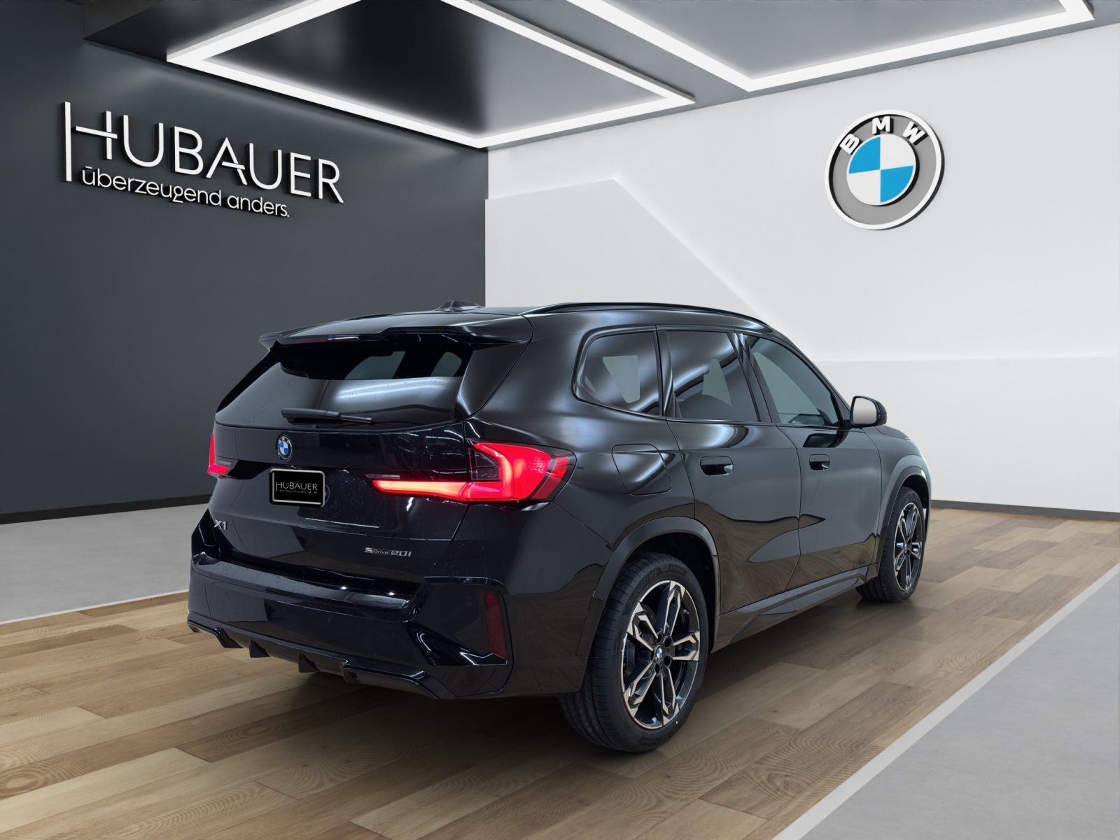 Fahrzeugabbildung BMW X1 sDrive20i [M Sport, HUD, AHK, ACC, RFK, 19 LMR]