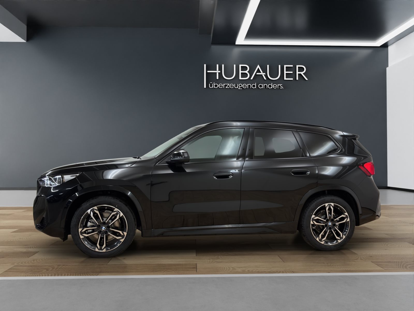 Fahrzeugabbildung BMW X1 sDrive20i [M Sport, HUD, AHK, ACC, RFK, 19 LMR]