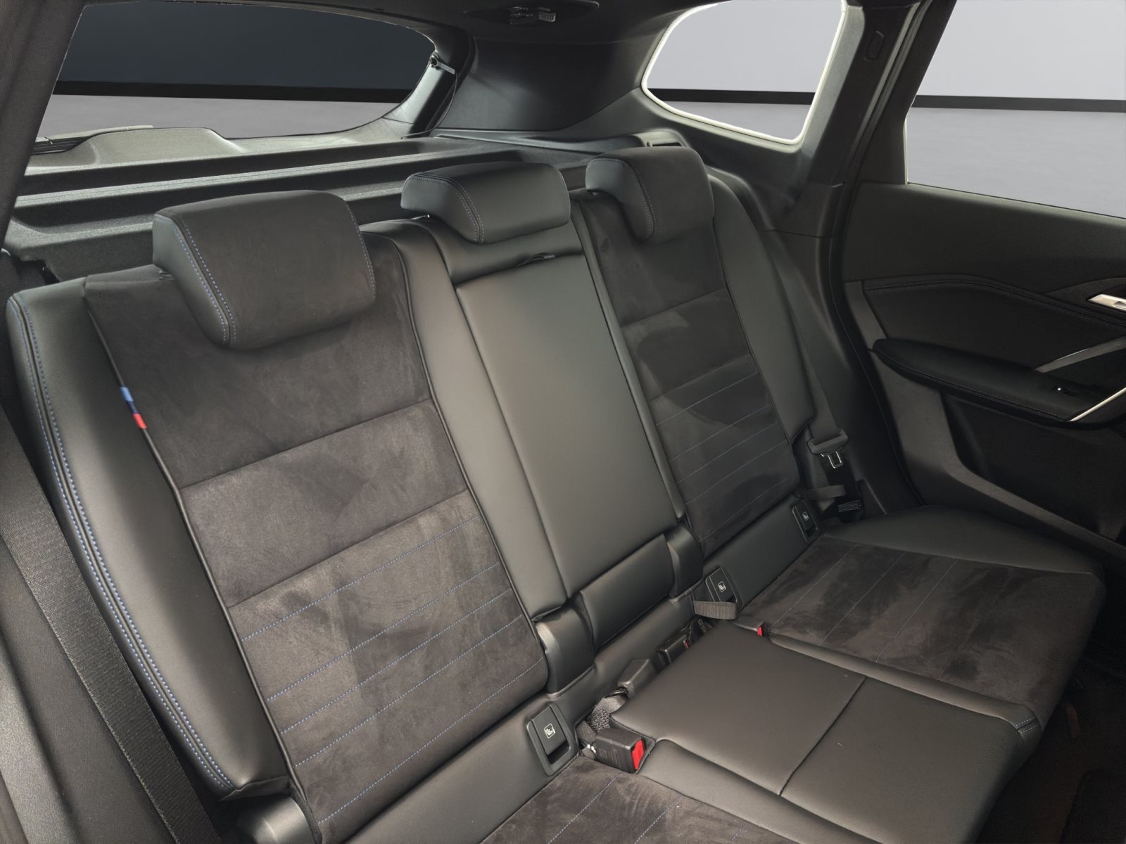 Fahrzeugabbildung BMW X1 sDrive20i [M Sport, HUD, AHK, ACC, RFK, 19 LMR]