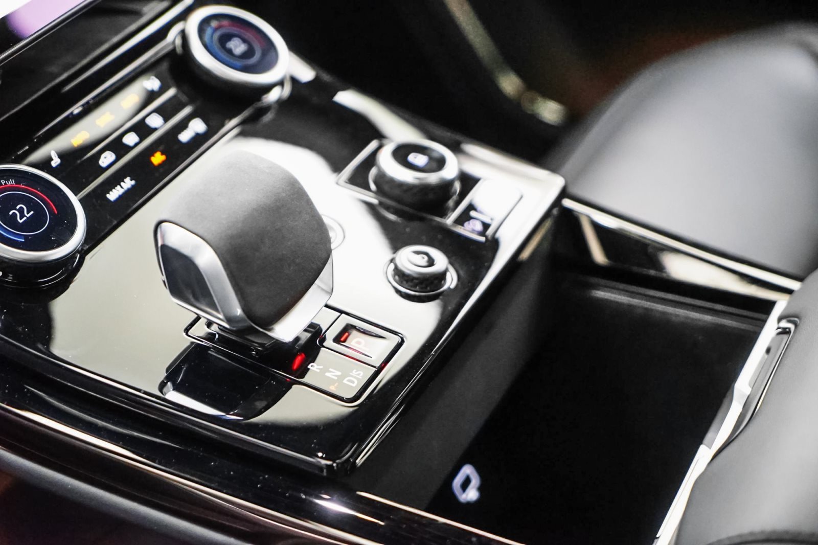 Fahrzeugabbildung Land Rover Range Rover Sport 510e First Edition [ACC, HUD]