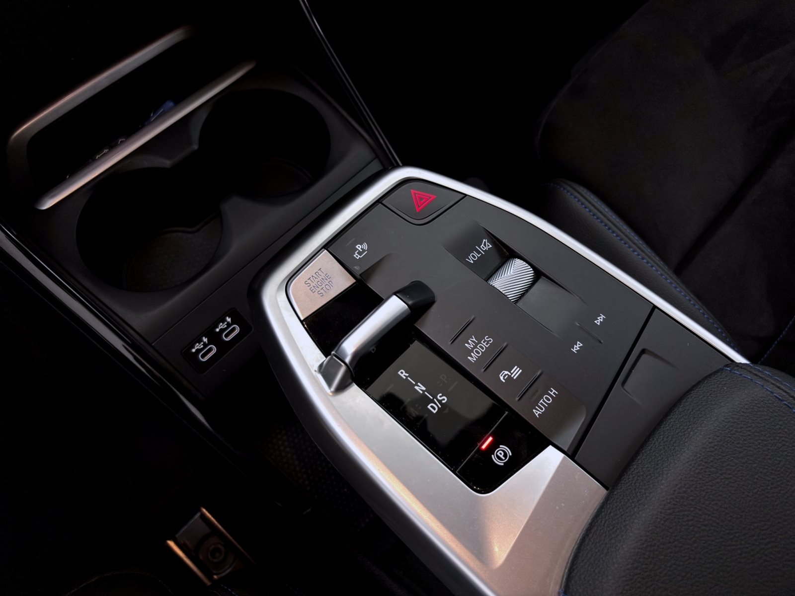 Fahrzeugabbildung BMW 220i Active Tourer [M Sport, HUD, ACC, AHK, SHZ]