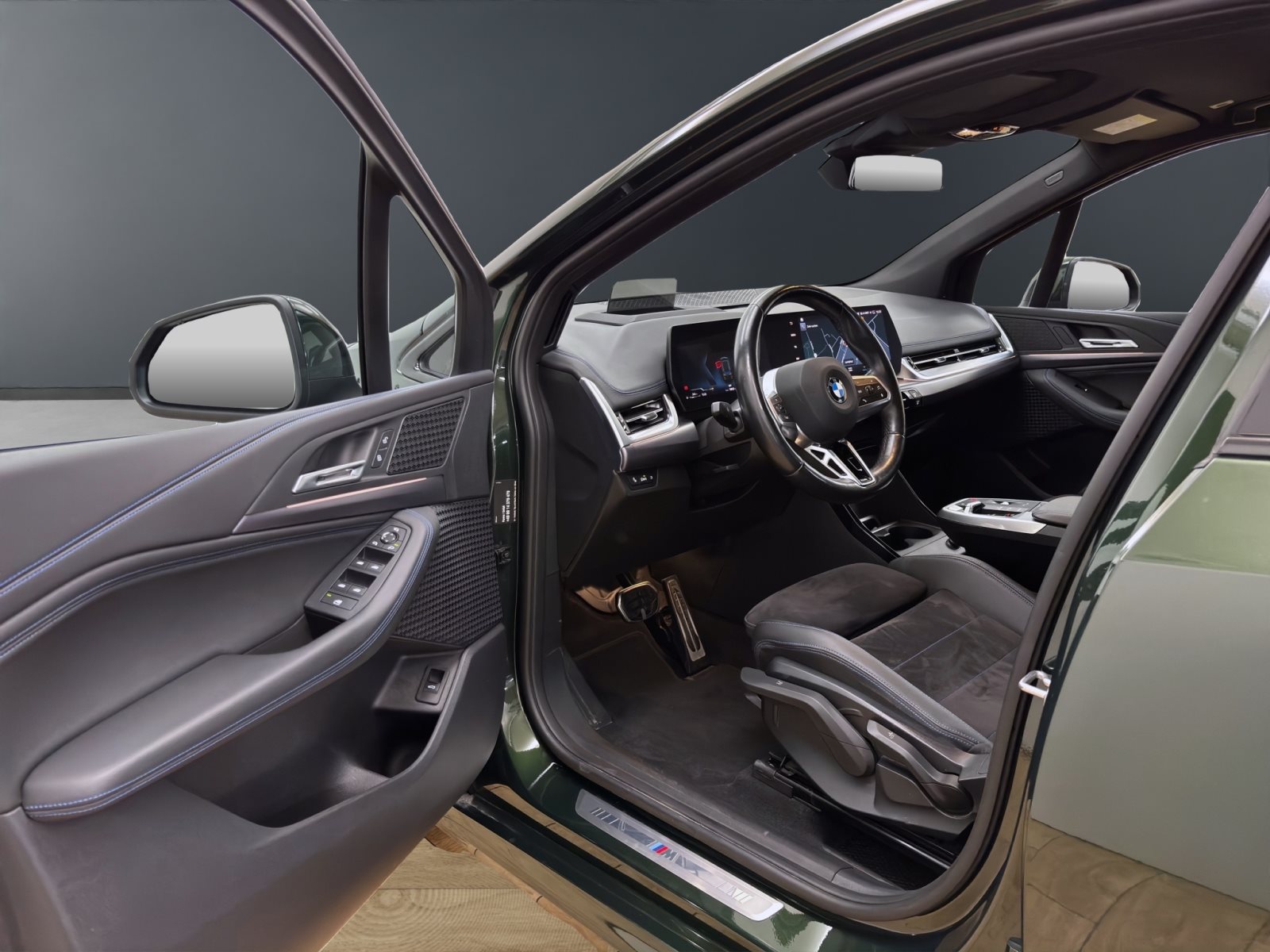 Fahrzeugabbildung BMW 220i Active Tourer [M Sport, HUD, ACC, AHK, SHZ]