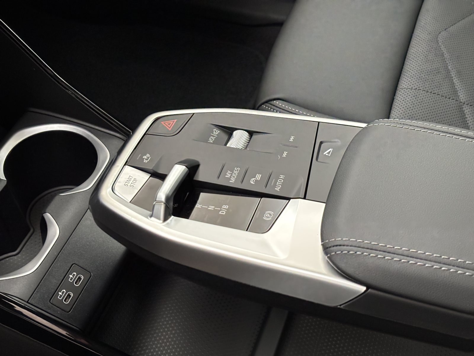 Fahrzeugabbildung BMW iX1 eDrive20 [xLine, AHK, ACC, RFK, 18 LMR, LED, SHZ]