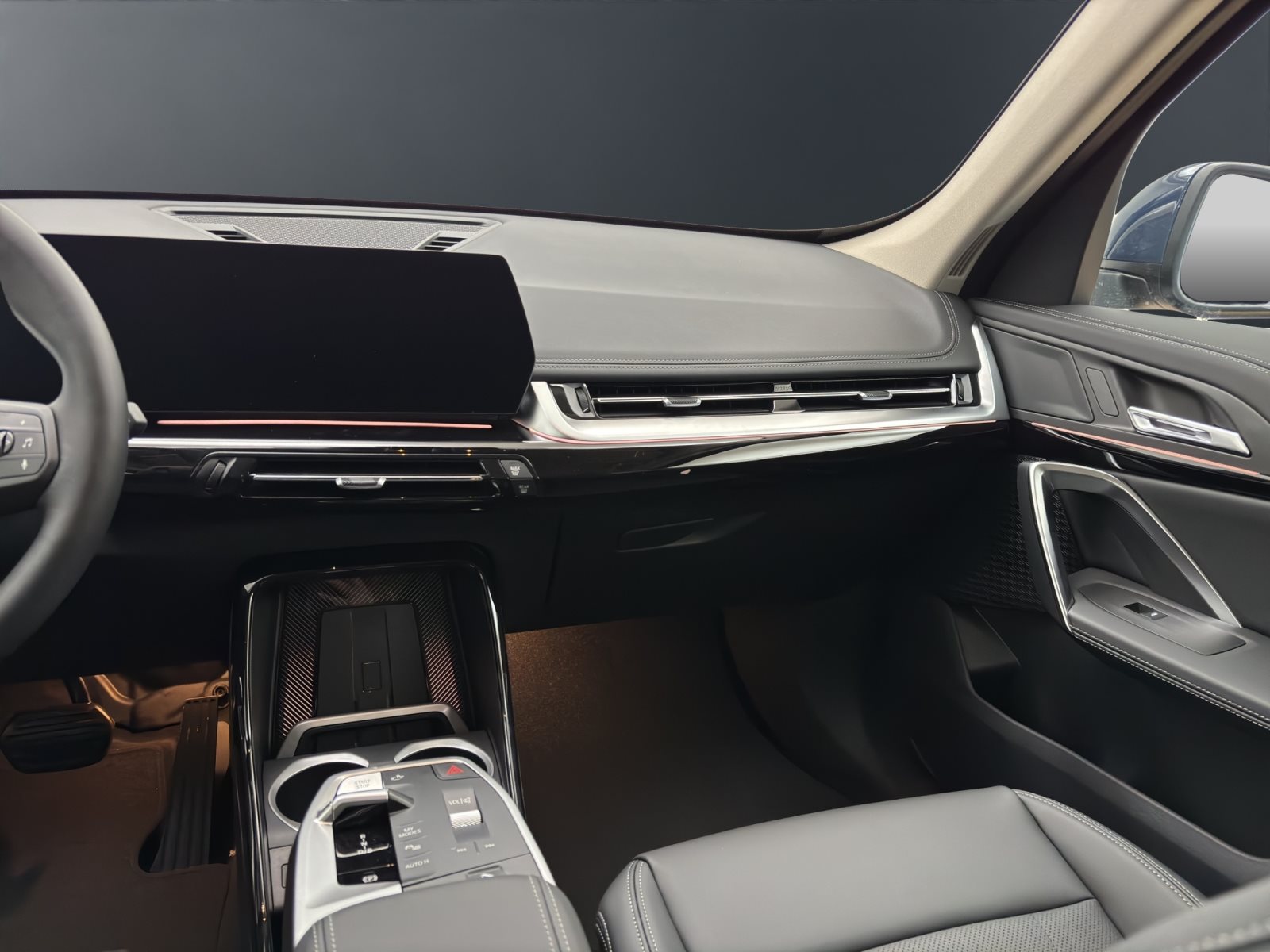 Fahrzeugabbildung BMW iX1 eDrive20 [xLine, AHK, ACC, RFK, 18 LMR, LED, SHZ]