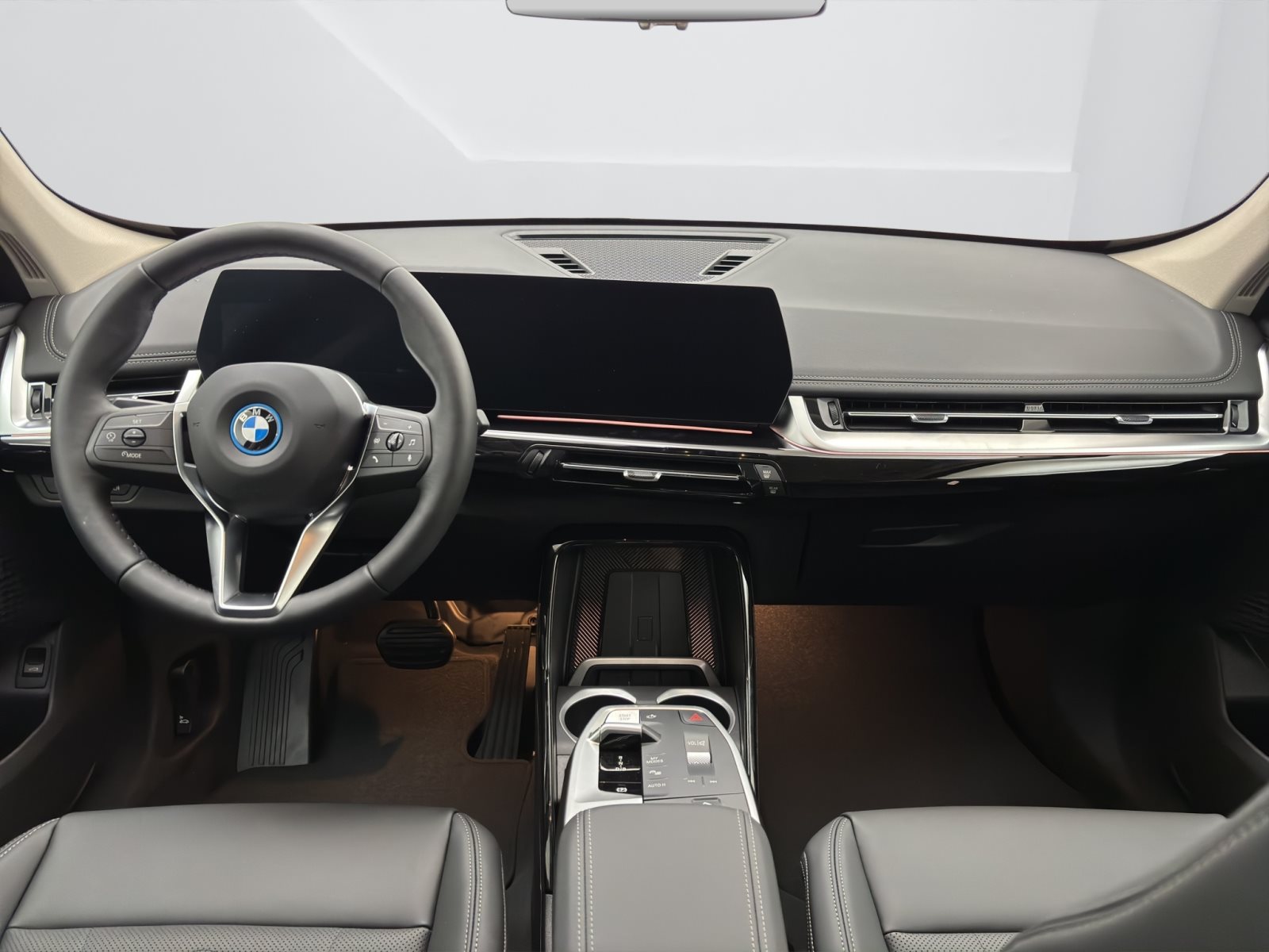 Fahrzeugabbildung BMW iX1 eDrive20 [xLine, AHK, ACC, RFK, 18 LMR, LED, SHZ]