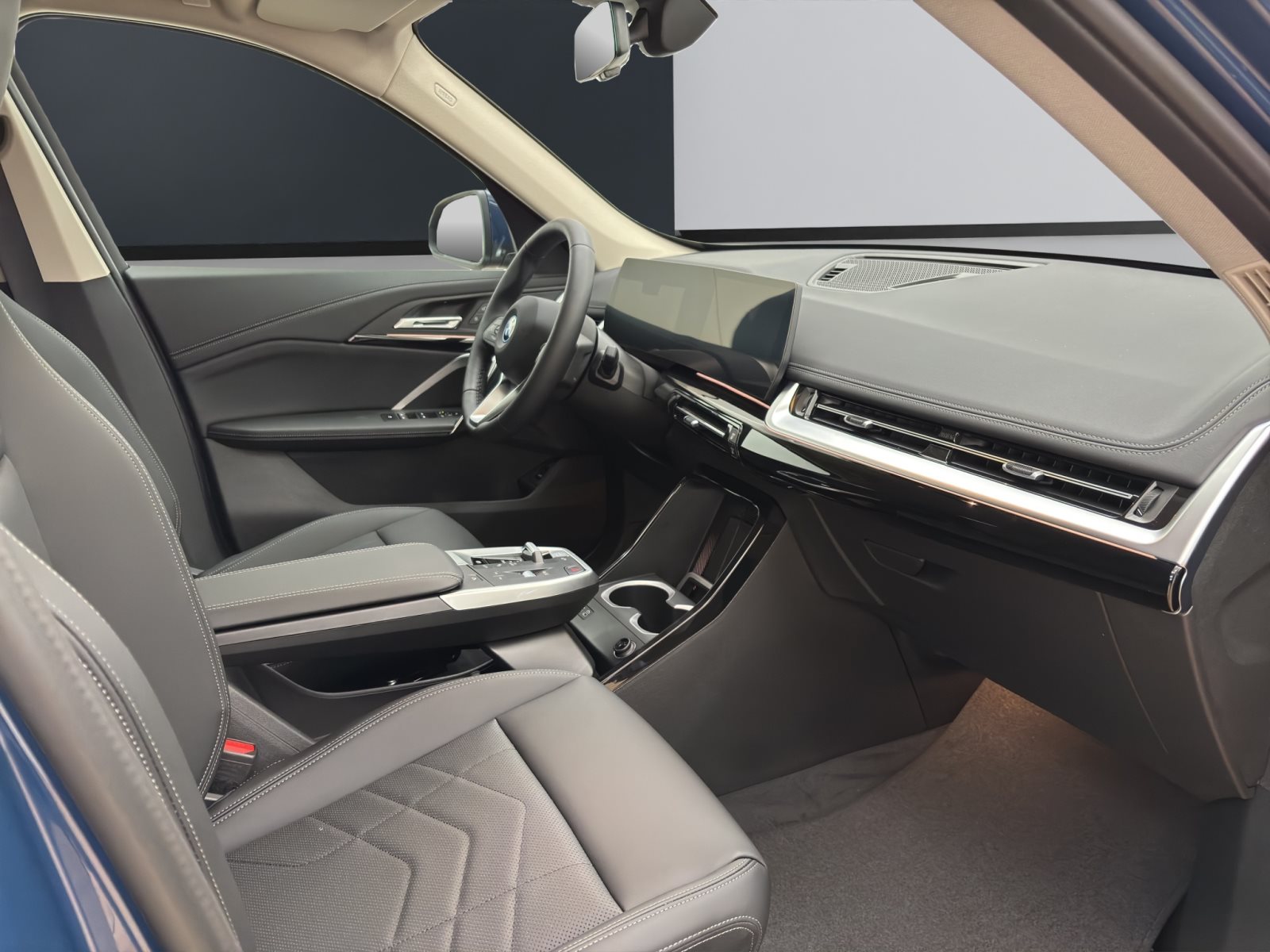 Fahrzeugabbildung BMW iX1 eDrive20 [xLine, AHK, ACC, RFK, 18 LMR, LED, SHZ]