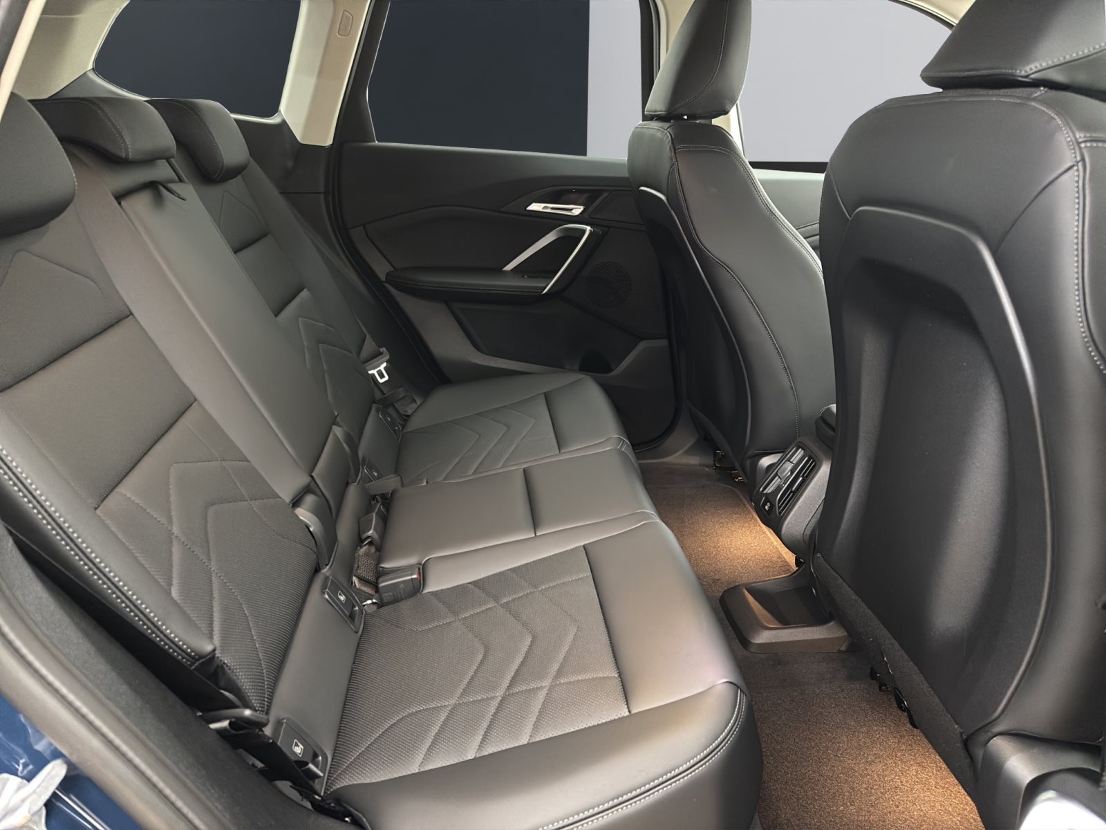 Fahrzeugabbildung BMW iX1 eDrive20 [xLine, AHK, ACC, RFK, 18 LMR, LED, SHZ]