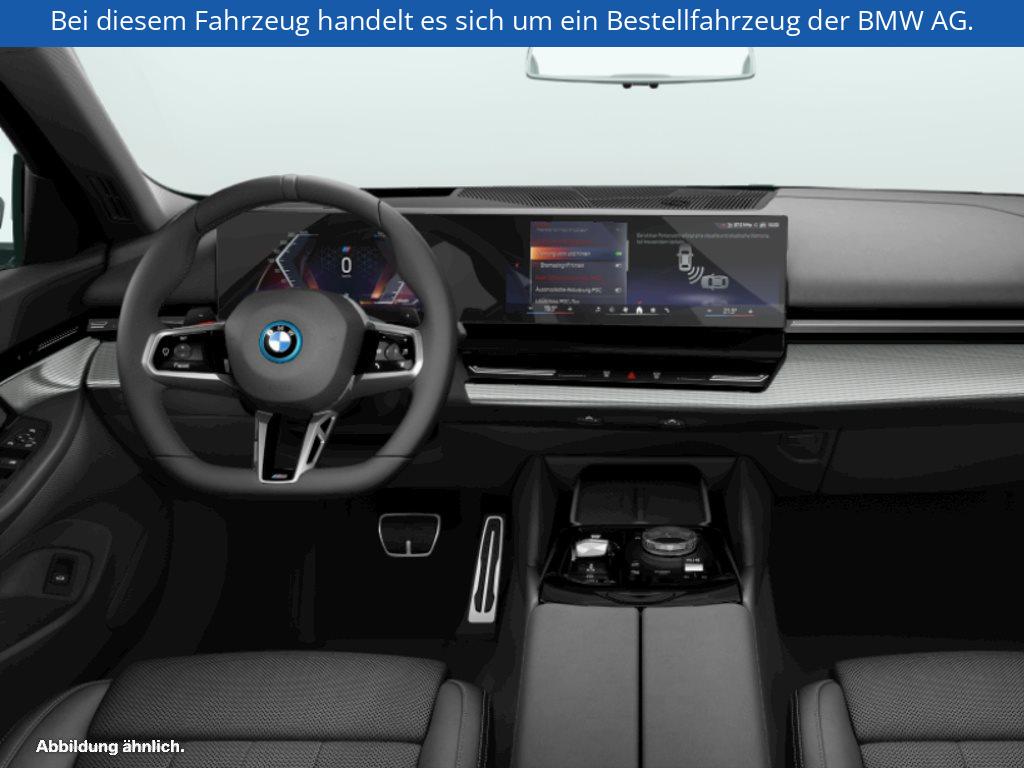 Fahrzeugabbildung BMW 550e xDrive Limousine