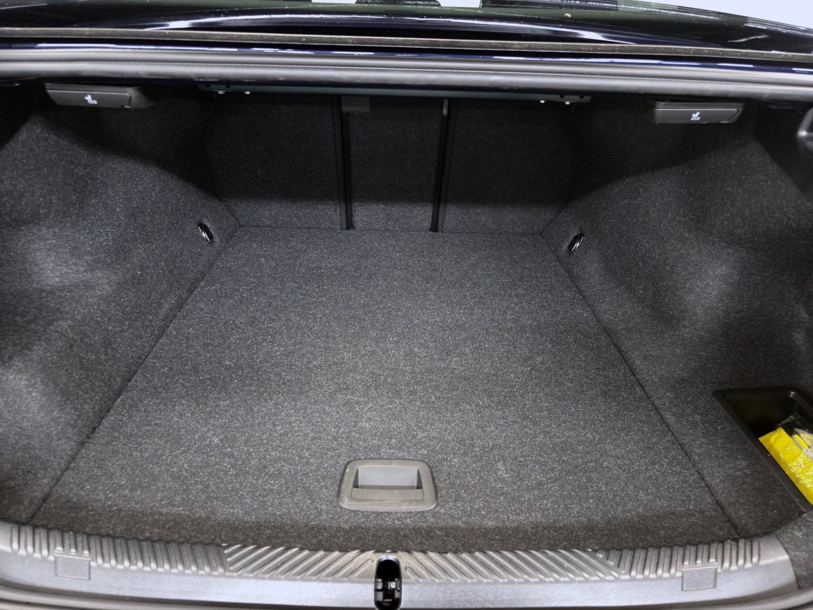 Fahrzeugabbildung BMW i5 xDrive40 Limousine [M Sport, AHK, B&W]