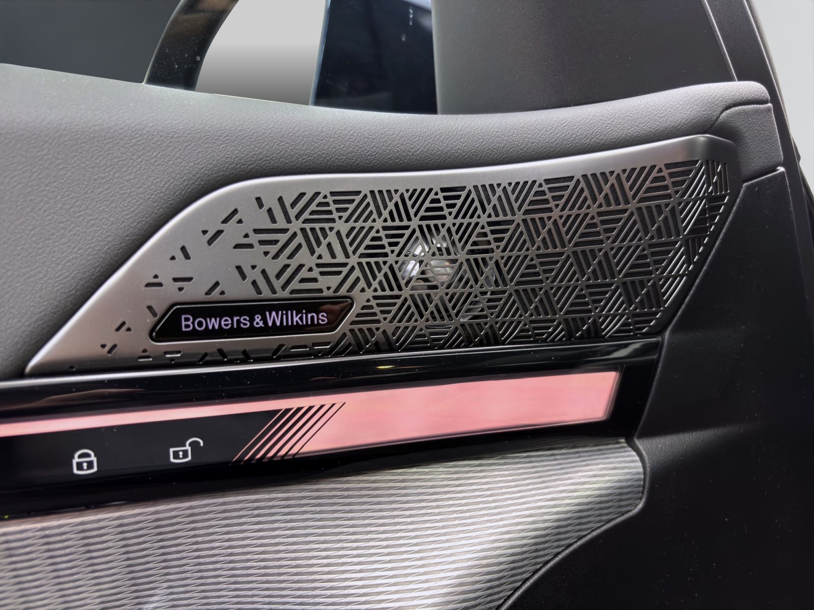 Fahrzeugabbildung BMW i5 xDrive40 Limousine [M Sport, AHK, B&W]