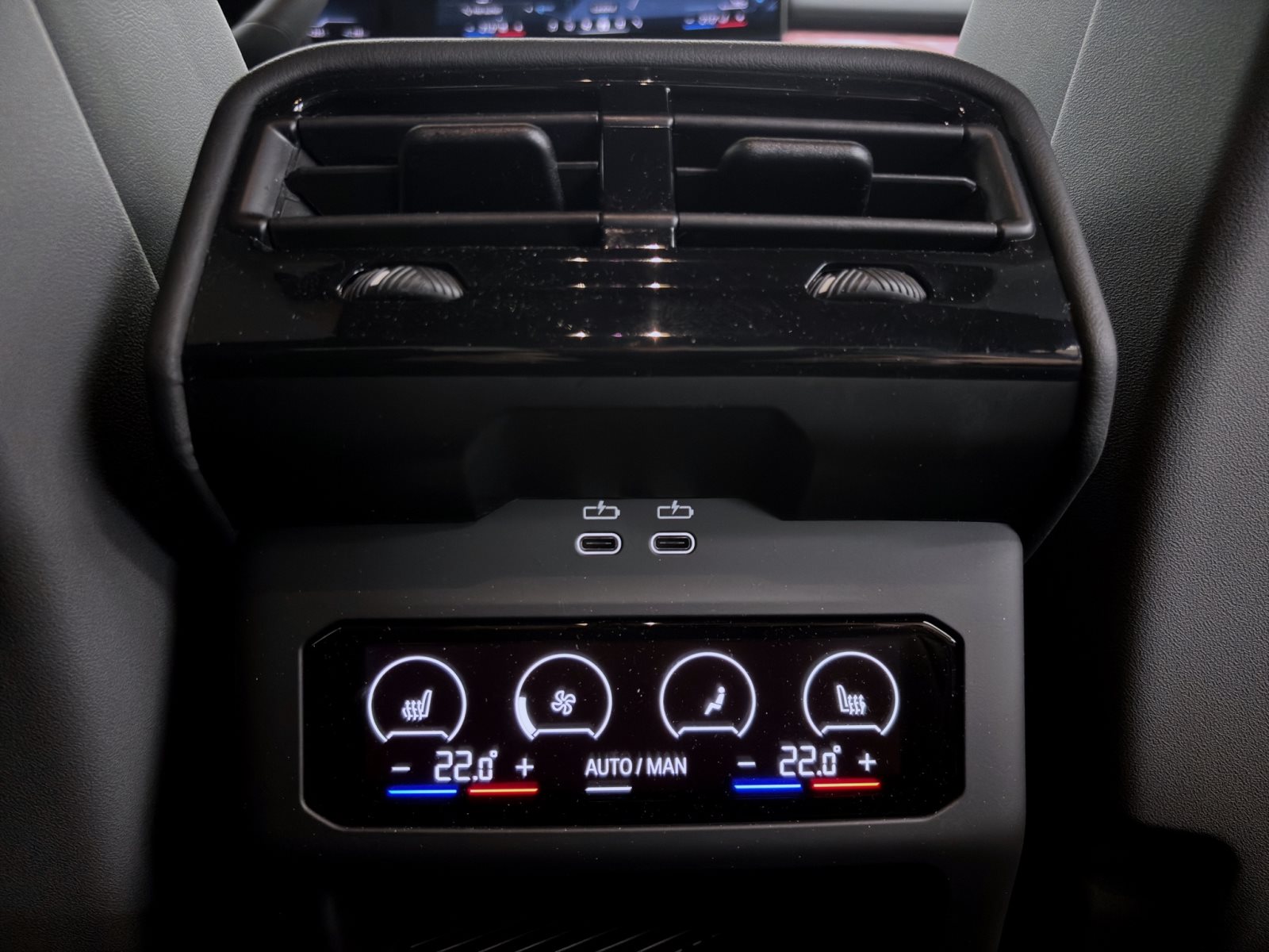 Fahrzeugabbildung BMW i5 xDrive40 Limousine [M Sport, AHK, B&W]