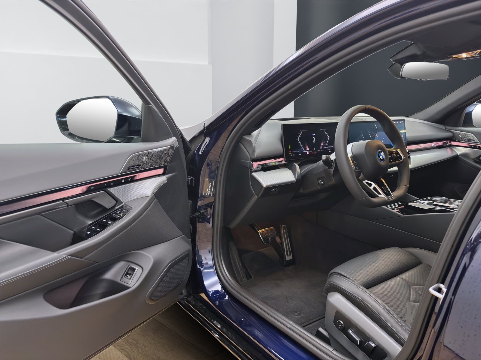 Fahrzeugabbildung BMW i5 xDrive40 Limousine [M Sport, AHK, B&W]