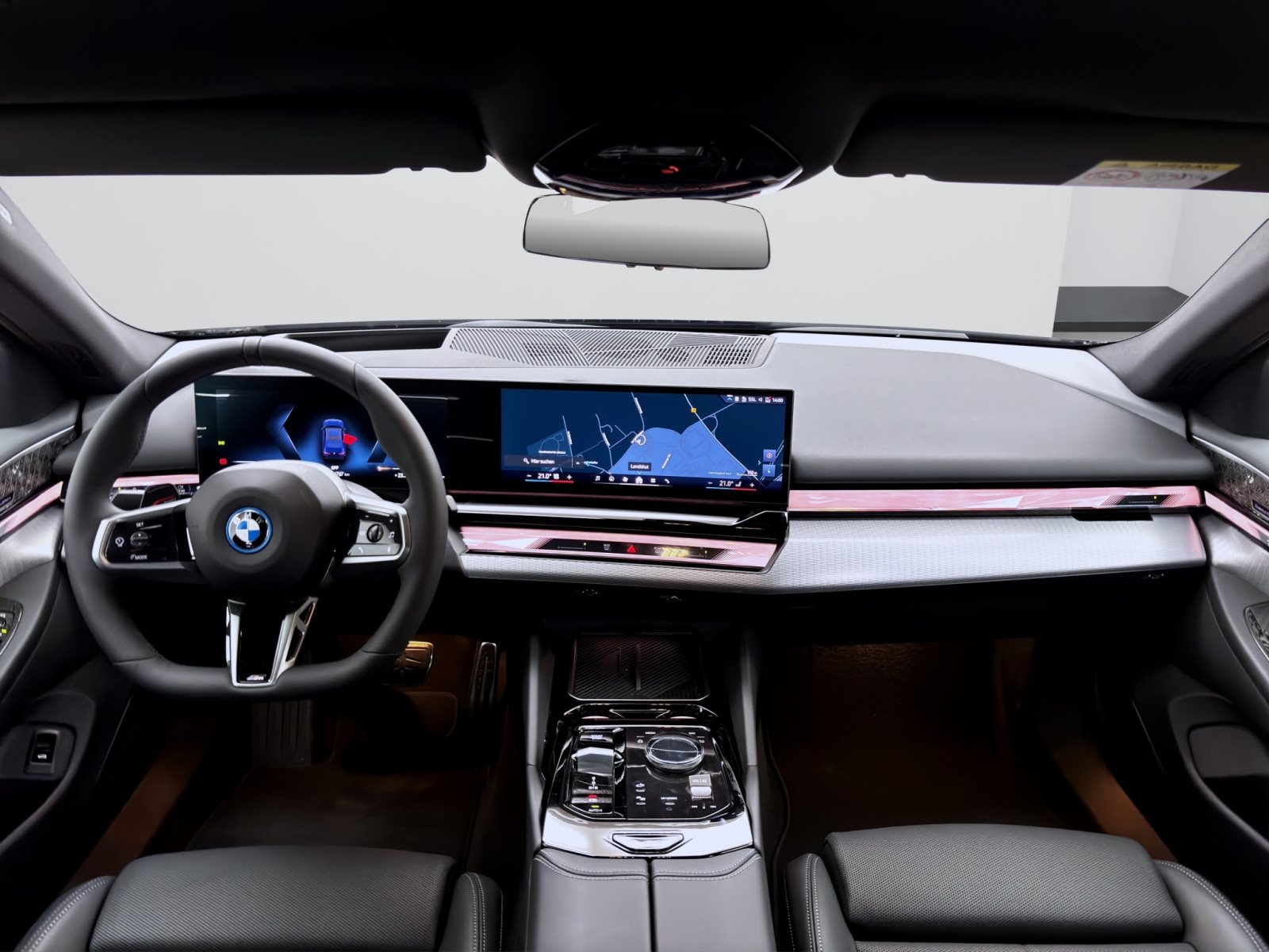 Fahrzeugabbildung BMW i5 xDrive40 Limousine [M Sport, AHK, B&W]