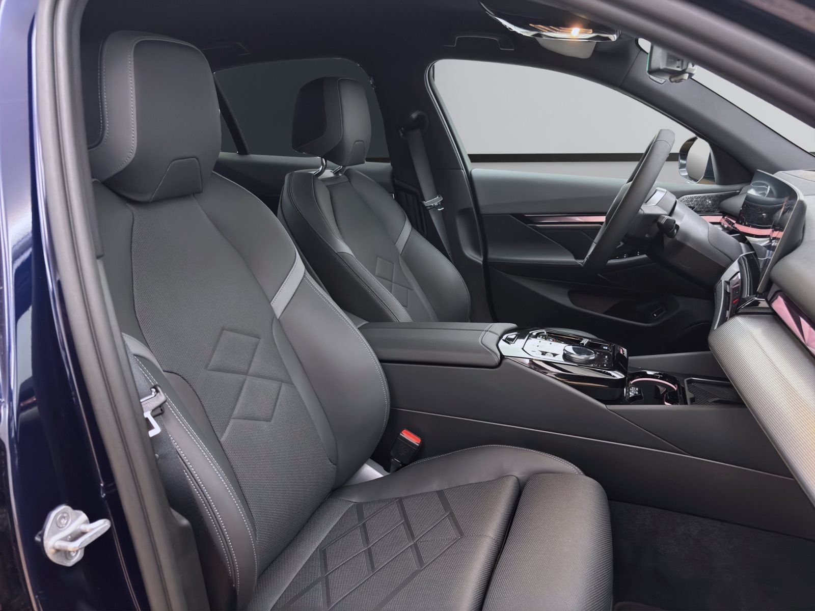 Fahrzeugabbildung BMW i5 xDrive40 Limousine [M Sport, AHK, B&W]