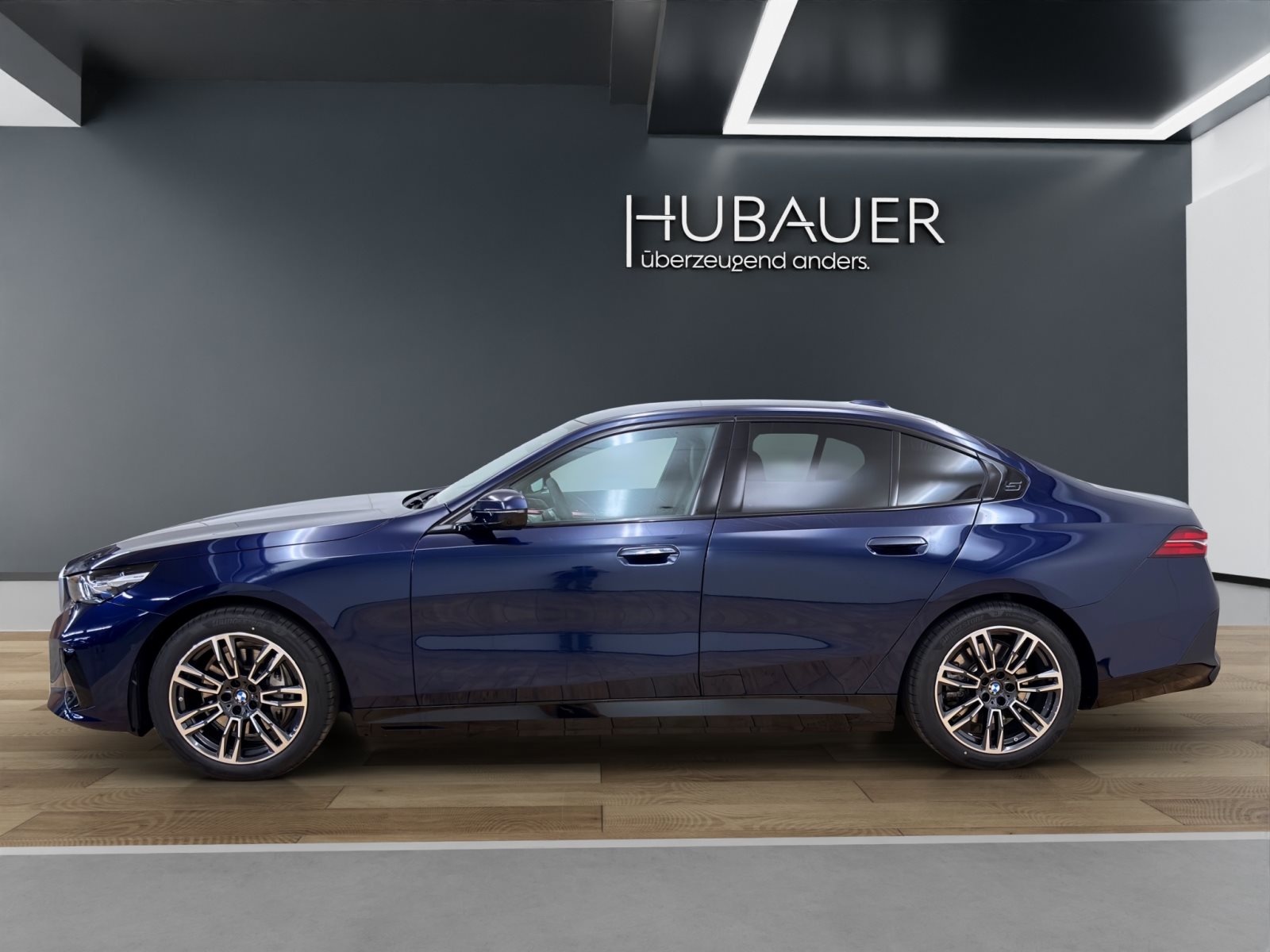 Fahrzeugabbildung BMW i5 xDrive40 Limousine [M Sport, AHK, B&W]