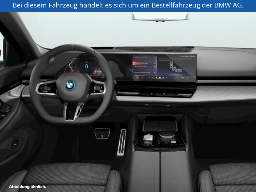Fahrzeugabbildung BMW i5 eDrive40 Limousine