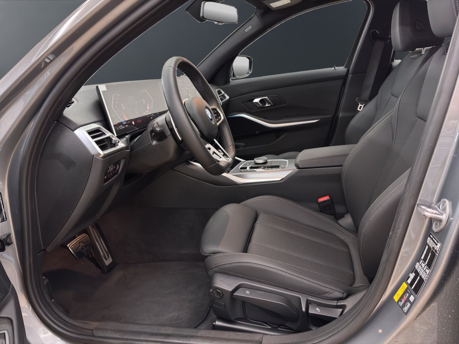 Fahrzeugabbildung BMW 330e Touring [M Sport, AHK, ACC, RFK, 19 LMR]