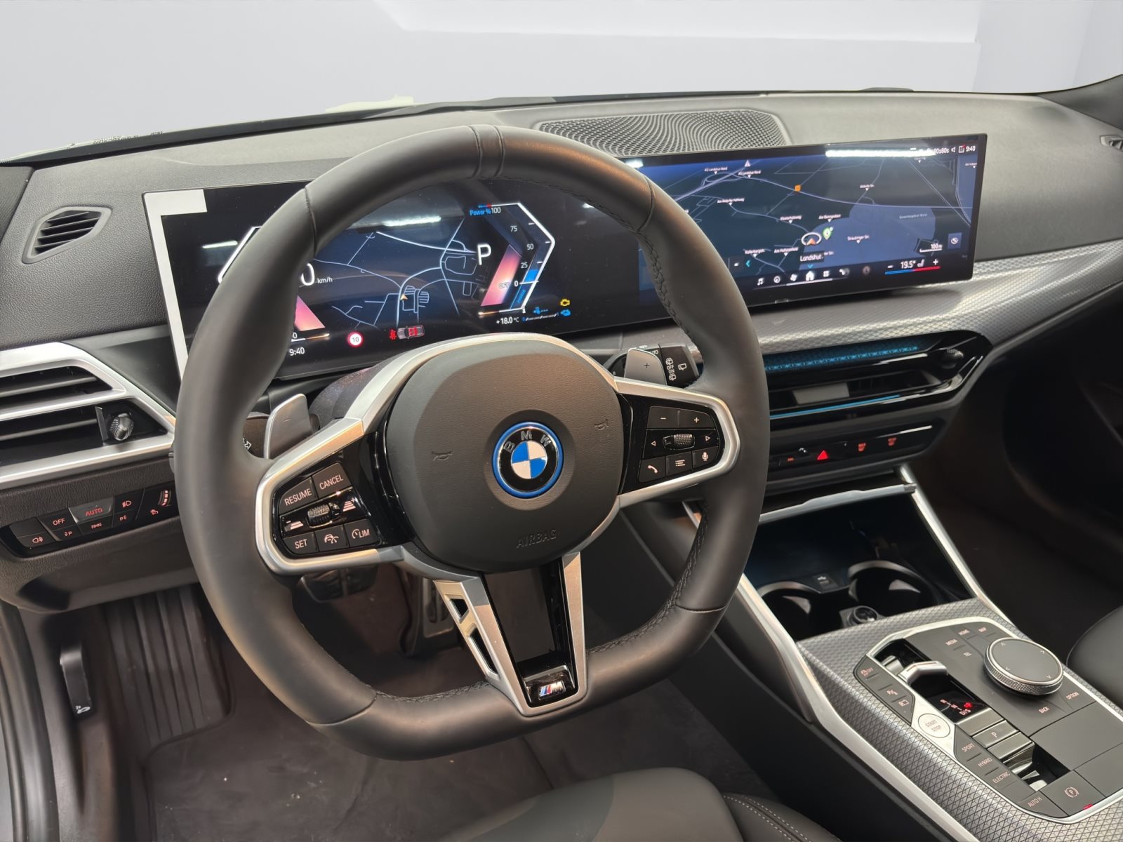 Fahrzeugabbildung BMW 330e Touring [M Sport, AHK, ACC, RFK, 19 LMR]