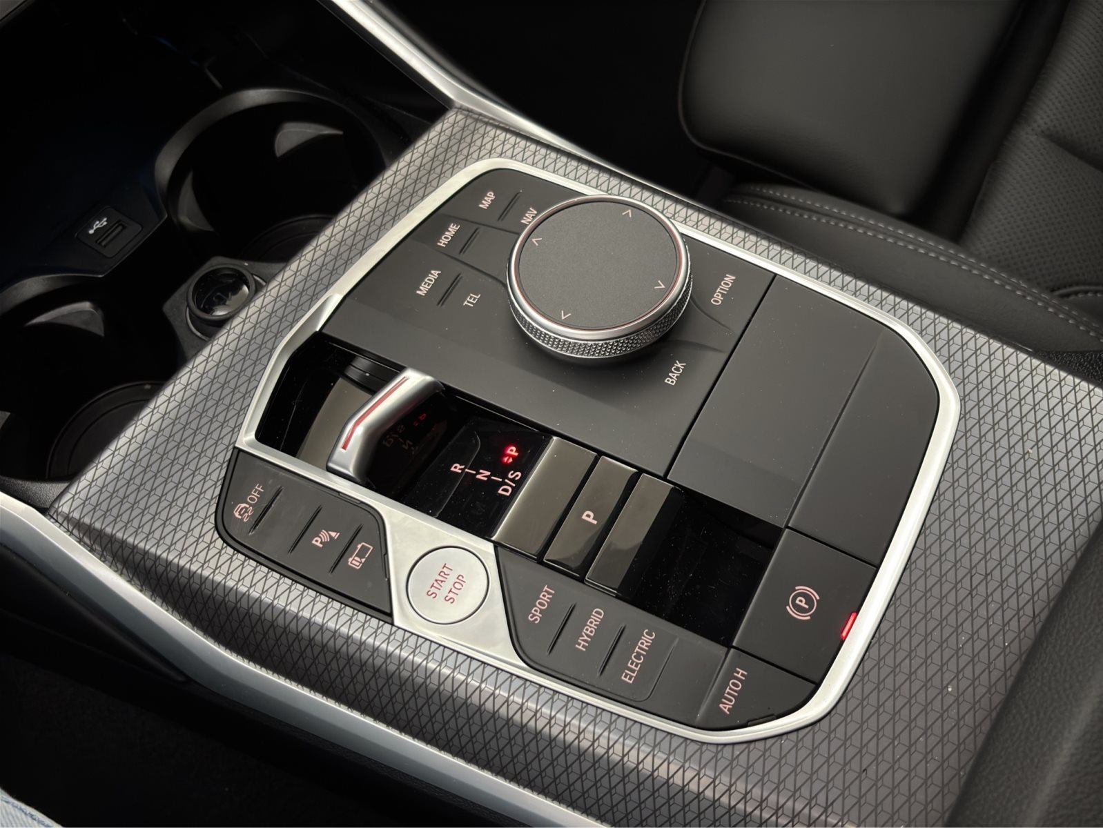 Fahrzeugabbildung BMW 330e Touring [M Sport, AHK, ACC, RFK, 19 LMR]