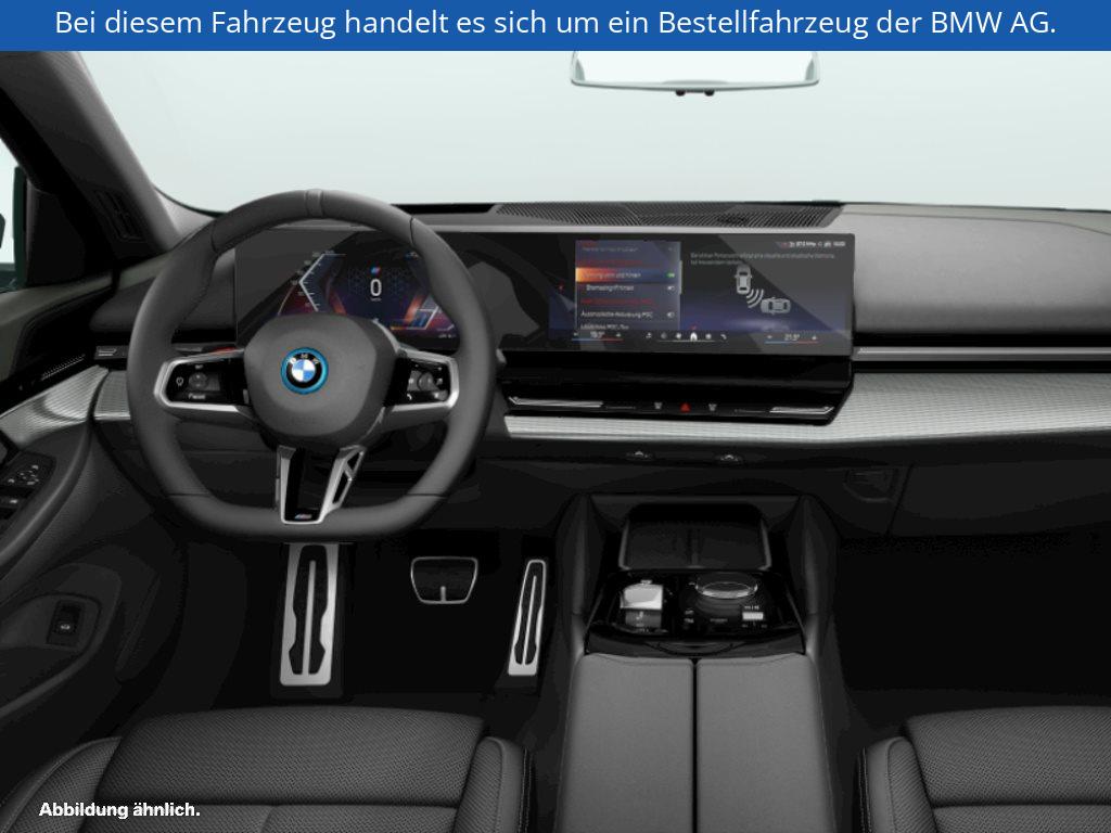 Fahrzeugabbildung BMW i5 eDrive40 Limousine