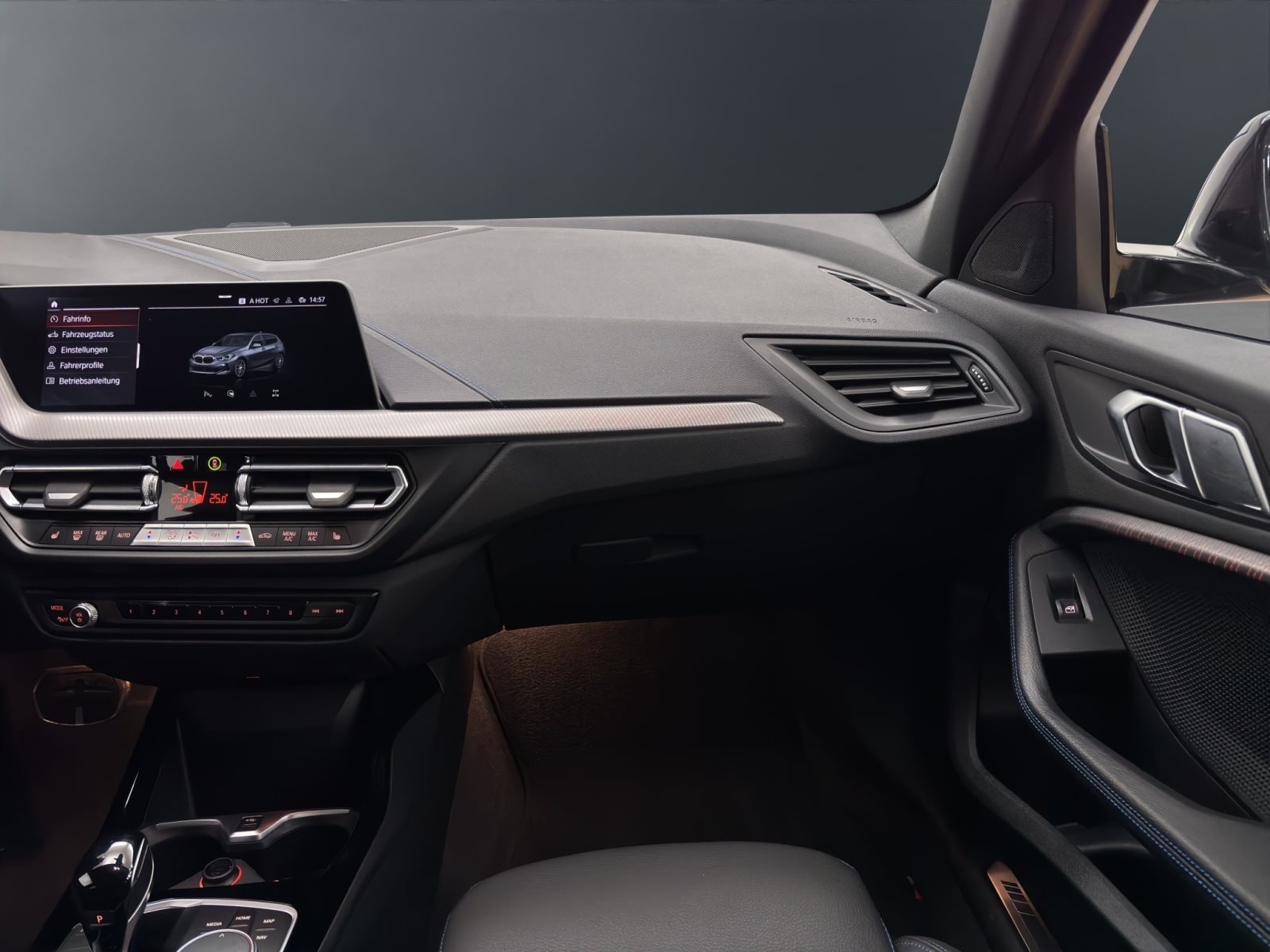 Fahrzeugabbildung BMW 118i 5-Türer Aut [M Sport, LC Prof, LED, SHZ, PDC]