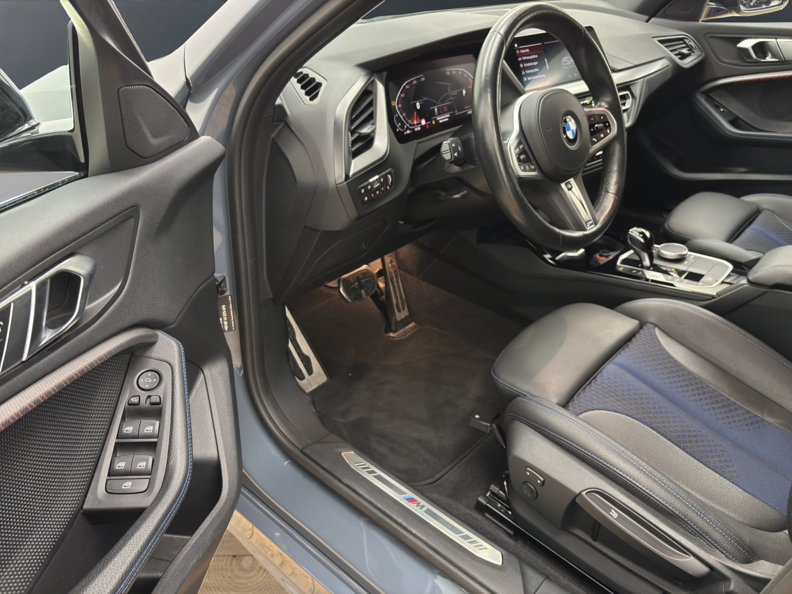 Fahrzeugabbildung BMW 118i 5-Türer Aut [M Sport, LC Prof, LED, SHZ, PDC]