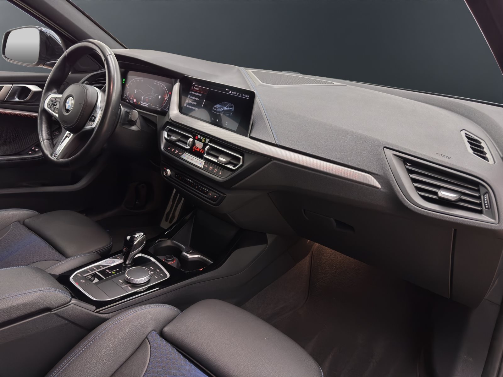 Fahrzeugabbildung BMW 118i 5-Türer Aut [M Sport, LC Prof, LED, SHZ, PDC]