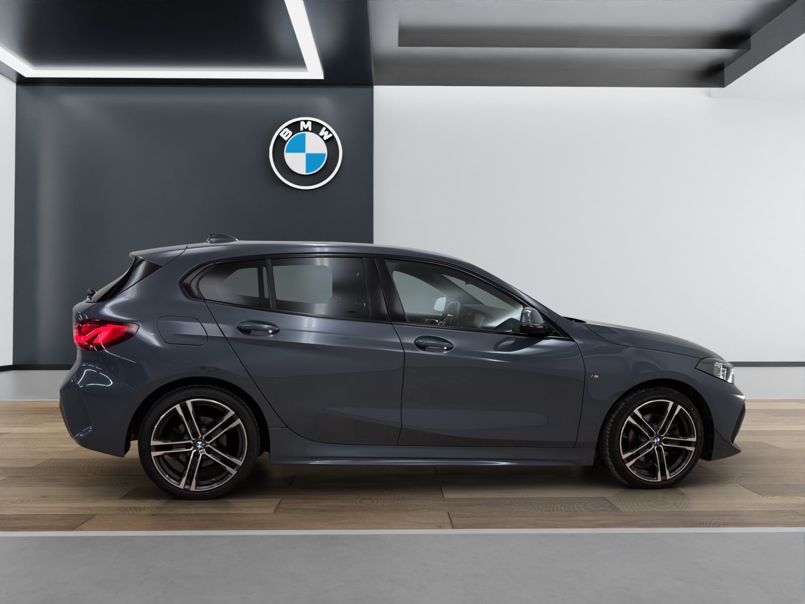 Fahrzeugabbildung BMW 118i 5-Türer Aut [M Sport, LC Prof, LED, SHZ, PDC]