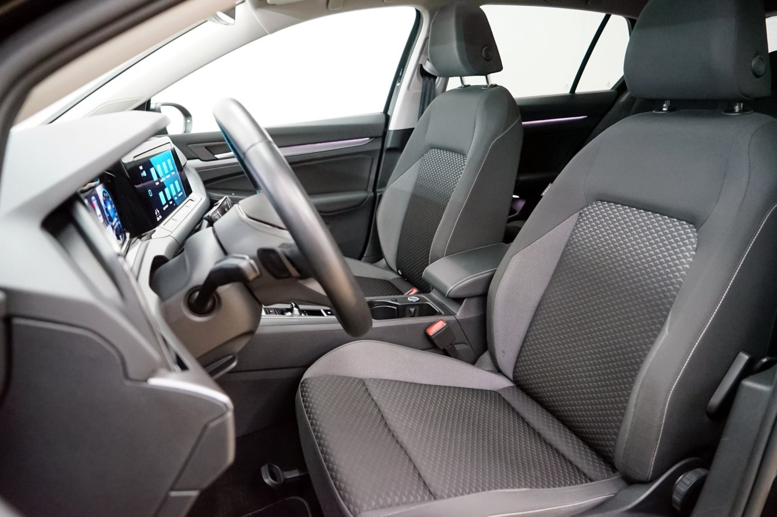 Fahrzeugabbildung Volkswagen Golf 8 2.0 TDI [Active, Navi, Pano, RFK, HUD, AHK]