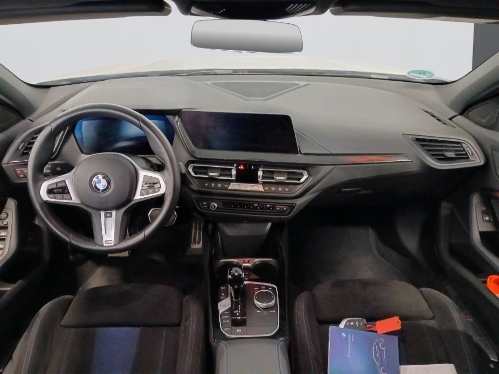 Fahrzeugabbildung BMW 118i 5-Türer [M Sport, LC Prof., HiFi, AHK, RFK]