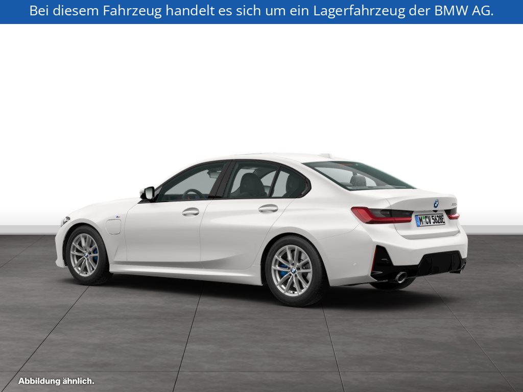 Fahrzeugabbildung BMW 330e Limousine