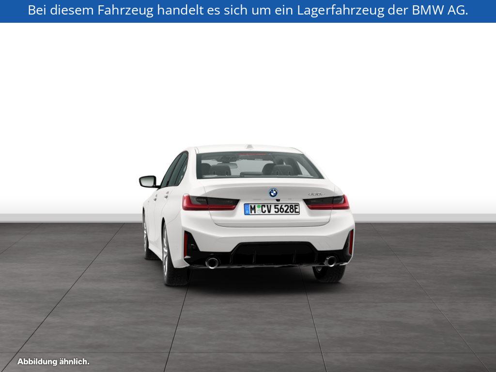 Fahrzeugabbildung BMW 330e Limousine