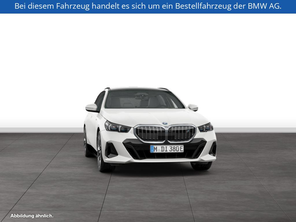 Fahrzeugabbildung BMW i5 xDrive40 Touring