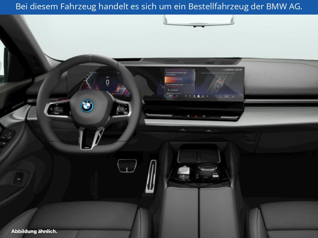 Fahrzeugabbildung BMW i5 xDrive40 Touring