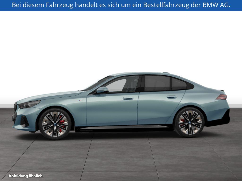 Fahrzeugabbildung BMW i5 xDrive40 Limousine