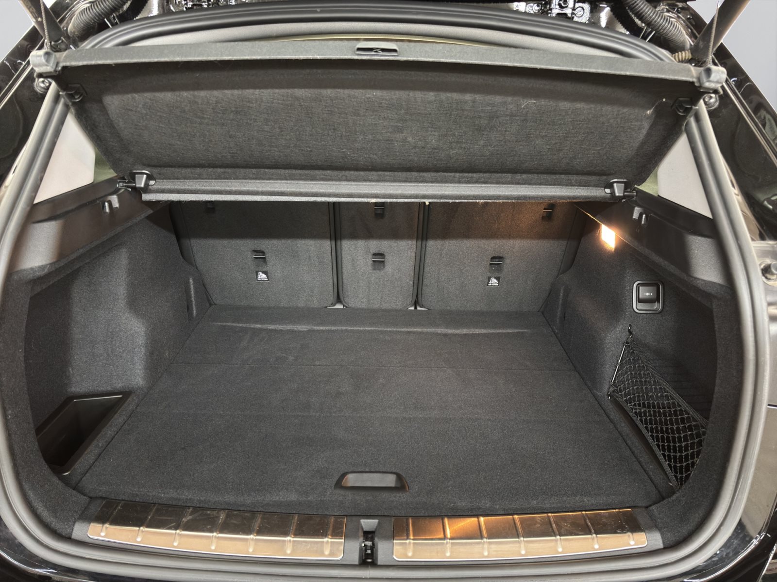 Fahrzeugabbildung BMW X1 sDrive20i [Advantage, Navi, LED, PDC hinten]