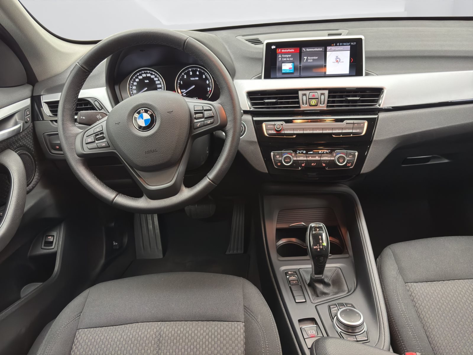 Fahrzeugabbildung BMW X1 sDrive20i [Advantage, Navi, LED, PDC hinten]