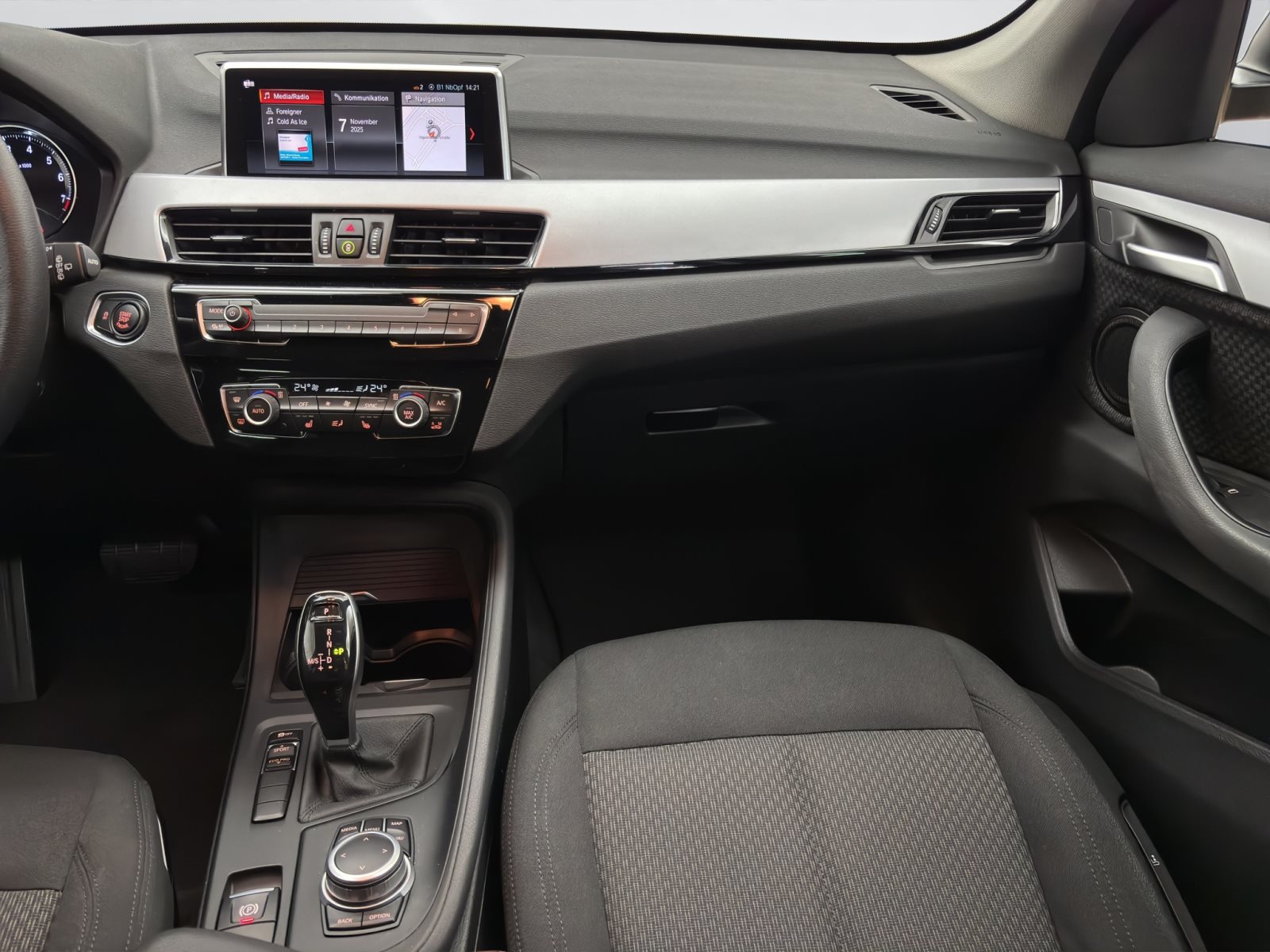Fahrzeugabbildung BMW X1 sDrive20i [Advantage, Navi, LED, PDC hinten]